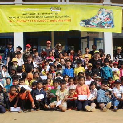 đôi giày cũ hành trình mới hạ vàng charity