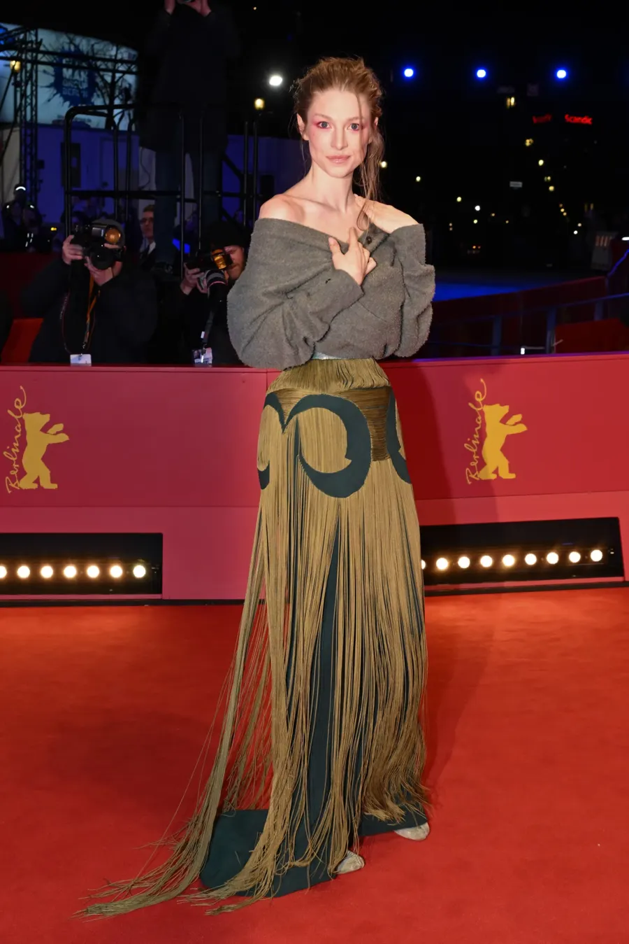 Thời trang Hunter Schafer hóa thân với Maison Margiela Artisanal 2024