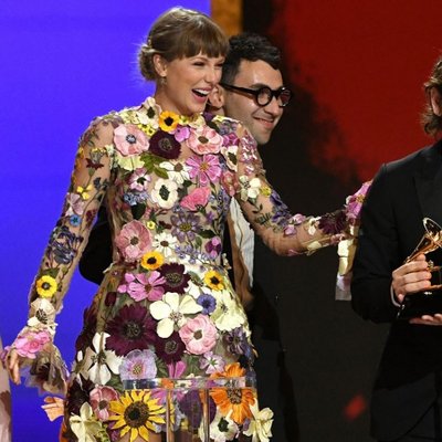 taylor swift chiến thắng hạng mục album của năm Grammy 2021