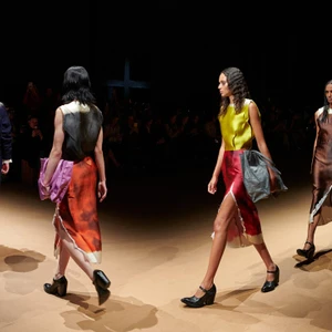 show diễn Prada Xuân Hè 2023