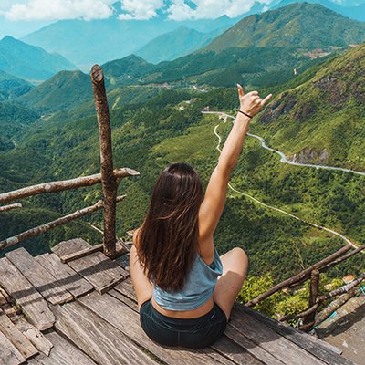 cô gái trên núi say nắng
