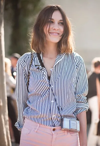 ngực quá khổ - elle 14 kiểu họa tiết sọc dọc vừa có công dụng "giảm béo" vừa giúp ăn gian chiều dài đôi chân ngay tức khắc đấy.