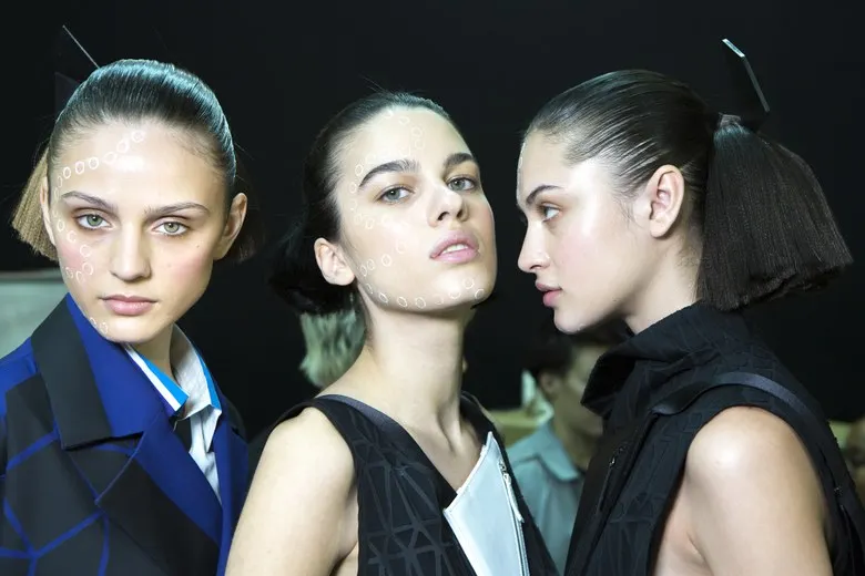 Phong cách làm đẹp độc đáo tại Paris Fashion Week Xuân-Hè 2017 ELLE VN